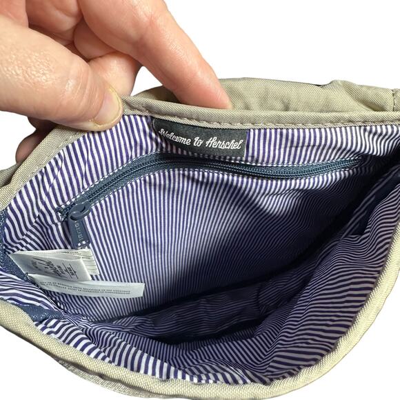 Herschel supply co crossbody cream - Picture 7 of 10